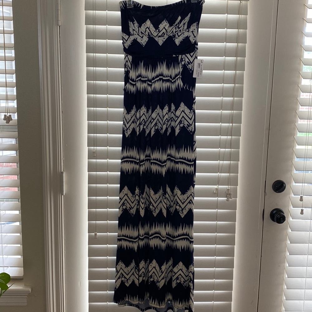 Loila USA Navy print maxi dress with pockets. L